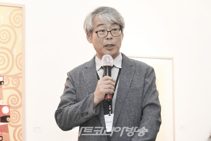 조영남 초대전 '한국의 팝아트에 관하여' 개막식-사회 구본호 인사아트프라자갤러리 관장
