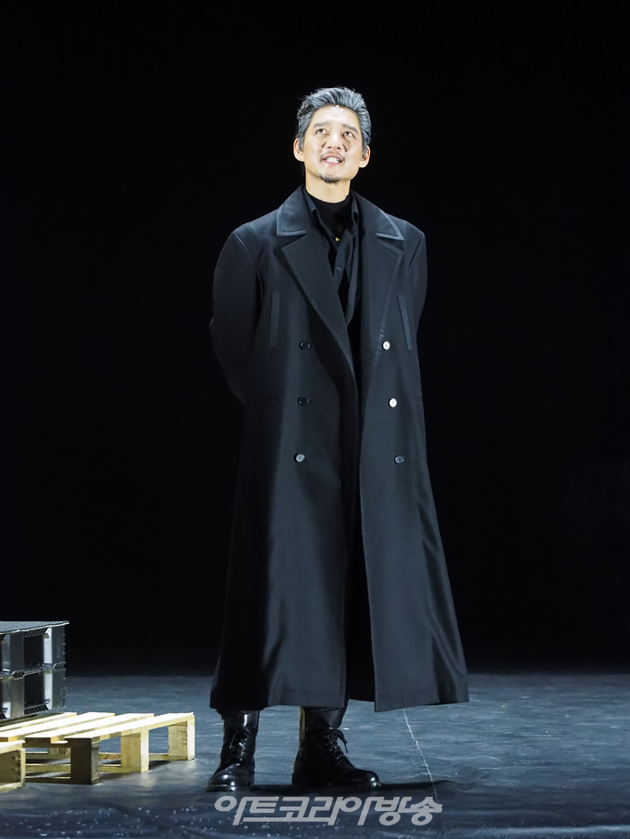 연극 '오셀로' 프레스콜(오셀로 역 유태웅, 데스데모나 역 이설). 2023.05.18 사진 ⓒ아트코리아방송 이용선 기자​