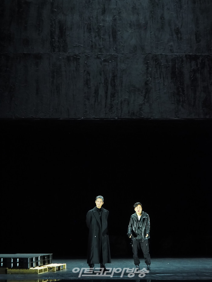 연극 '오셀로' 프레스콜(오셀로 역 유태웅, 이아고 역 손상규). 2023.05.18 사진 ⓒ아트코리아방송 이용선 기자​