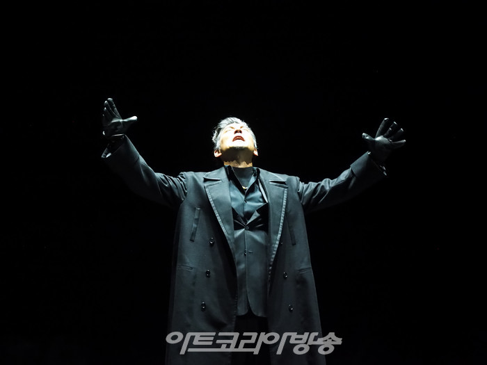 연극 '오셀로' 프레스콜(오셀로 역 유태웅). 2023.05.18 사진 ⓒ아트코리아방송 이용선 기자​