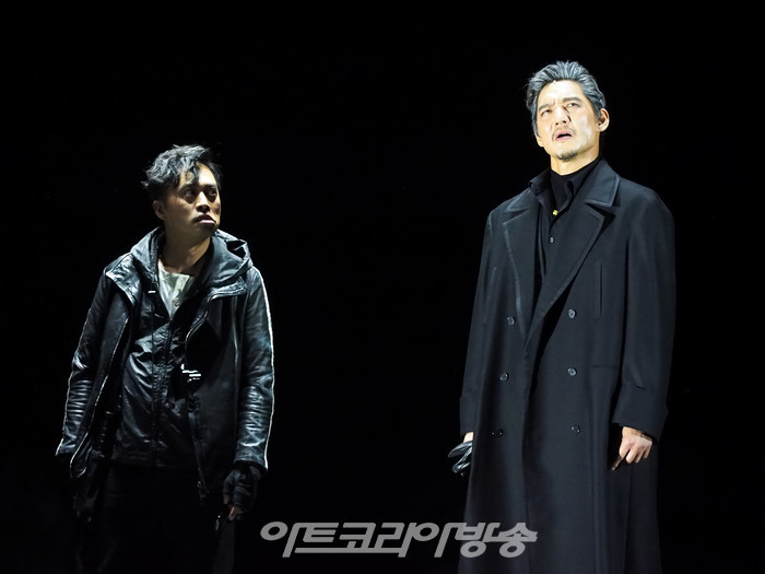 연극 '오셀로' 프레스콜(오셀로 역 유태웅, 이아고 역 손상규). 2023.05.18 사진 ⓒ아트코리아방송 이용선 기자​