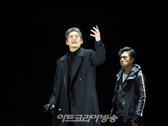 연극 '오셀로' 프레스콜(오셀로 역 유태웅, 이아고 역 손상규). 2023.05.18 사진 ⓒ아트코리아방송 이용선 기자​
