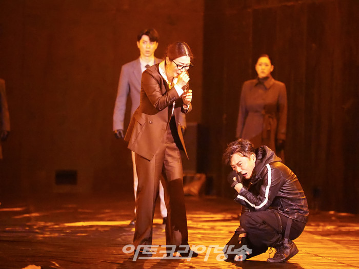 연극 '오셀로' 프레스콜(에밀리아 역 이자람, 이아고 역 손상규) 2023.05.18 사진 ⓒ아트코리아방송 이용선 기자​