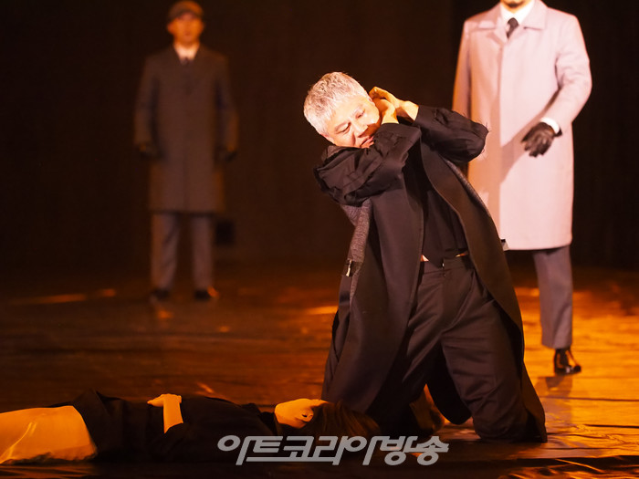 연극 '오셀로' 프레스콜(오셀로 역 박호산, 데스데모나 역 이설) 2023.05.18 사진 ⓒ아트코리아방송 이용선 기자​