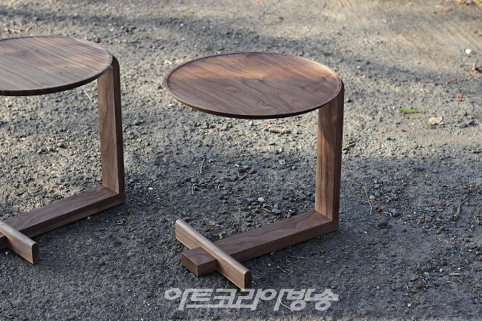 전국공예자랑_양웅걸 월넛 사이드테이블