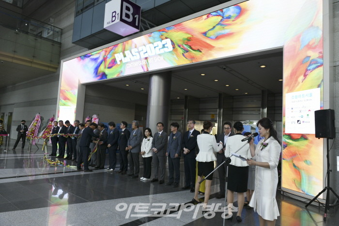 navikim-나비작가 김현정의 ‘Interstellar’