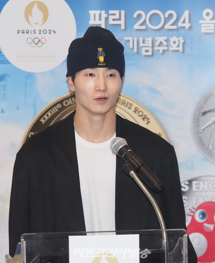 브레이킹 국가대표 김헌우 선수가 7일 오전 서울 서대문 주한프랑스대사관에서 진행된 '파리 2024 올림픽' 공식 기념 주화 행사에 참석했다.  2023.06.07 사진 ⓒ아트코리아방송 이용선 기자
