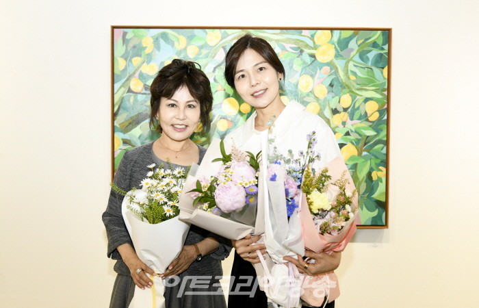 강 에스더(용산미술협회 회장) 엄마와 백하리(딸) 작가