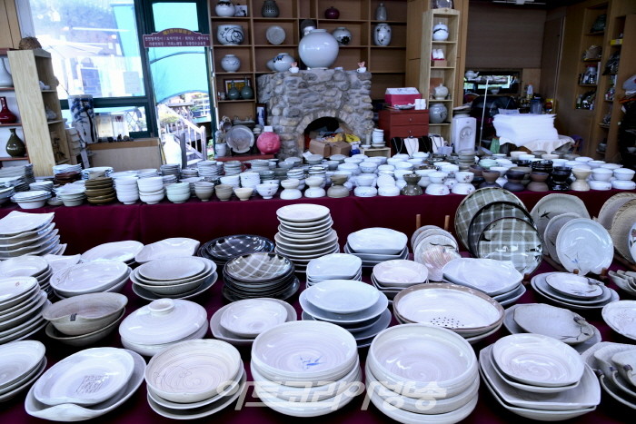 ‘자연과 사람은 한 몸 양산 도자기공원’의 아름다운 경치를 담다