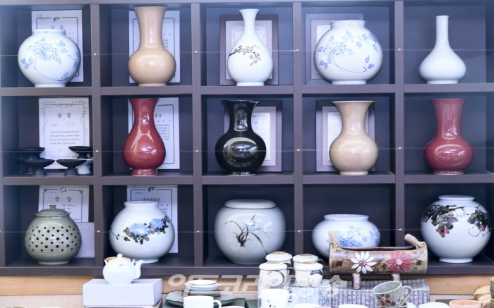 ‘자연과 사람은 한 몸 양산 도자기공원’의 아름다운 경치를 담다