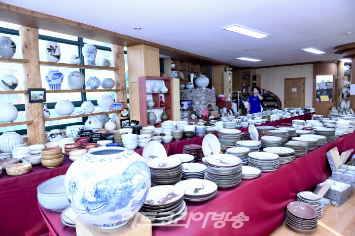 ‘자연과 사람은 한 몸 양산 도자기공원’의 아름다운 경치를 담다