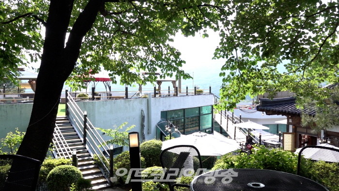 ‘자연과 사람은 한 몸 양산 도자기공원’의 아름다운 경치를 담다