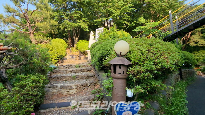 ‘자연과 사람은 한 몸 양산 도자기공원’의 아름다운 경치를 담다