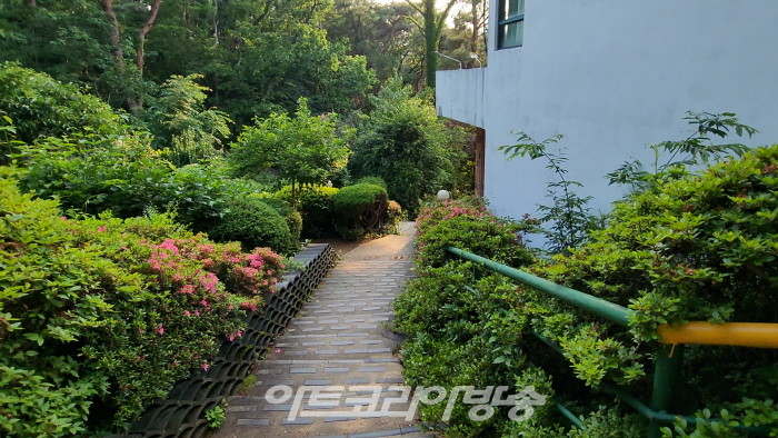‘자연과 사람은 한 몸 양산 도자기공원’의 아름다운 경치를 담다