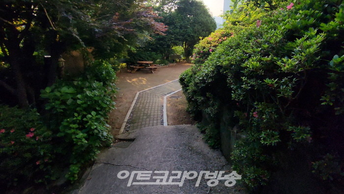 ‘자연과 사람은 한 몸 양산 도자기공원’의 아름다운 경치를 담다