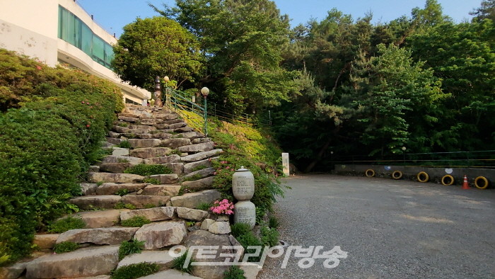 ‘자연과 사람은 한 몸 양산 도자기공원’의 아름다운 경치를 담다