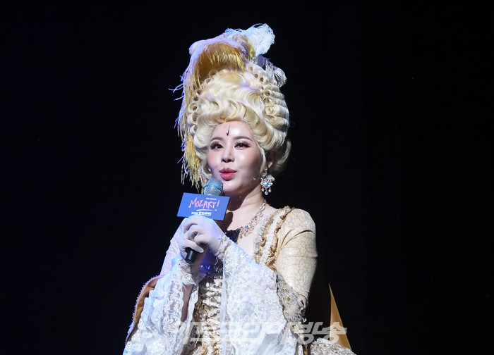 뮤지컬 '모차르트!' 프레스콜(발트슈타텐 남작부인 역 최지이-윤지인). 2023.06.20 사진 ⓒ아트코리아방송 이용선 기자