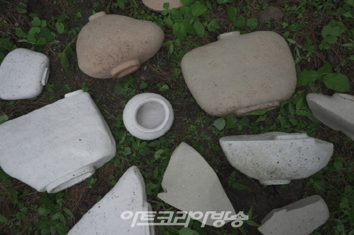 심다은 개인전 '인간의 암석 Humanrock'