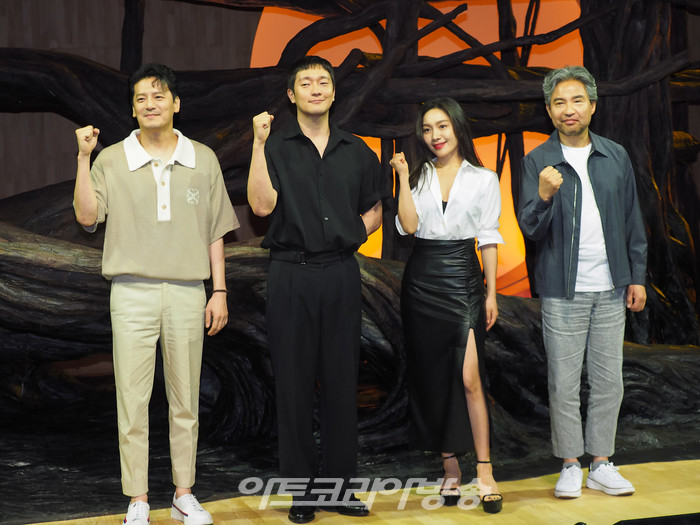 연극 '나무 위의 군대' 기자간담회(사진 왼쪽부터 배우 이도엽-손석구-최희서-김용준) 2023.06.27 사진 ⓒ아트코리아방송 이용선 기자