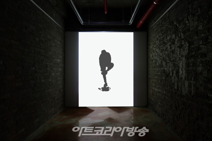 변금윤, 투명인간, 가변설치·영상, 2020-2023