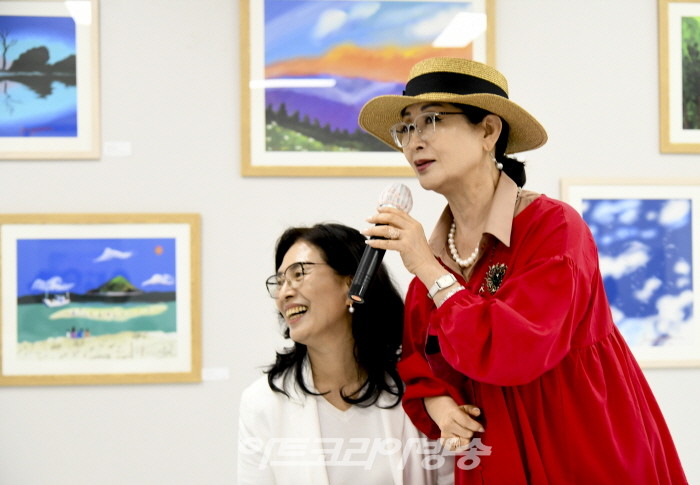 장귀순 모바일 화가와 사회 안영화 교수