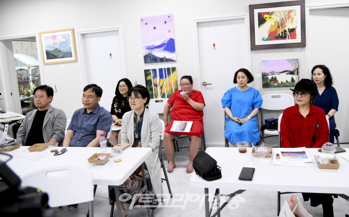 장귀순 모바일 화가 ‘바람의 향기’