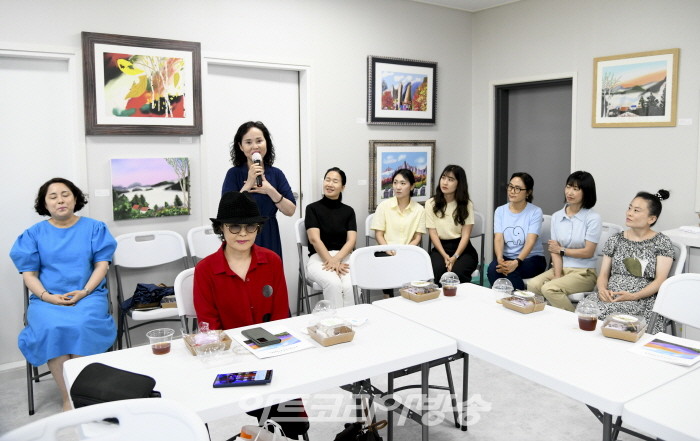 장귀순 모바일 화가 ‘바람의 향기’