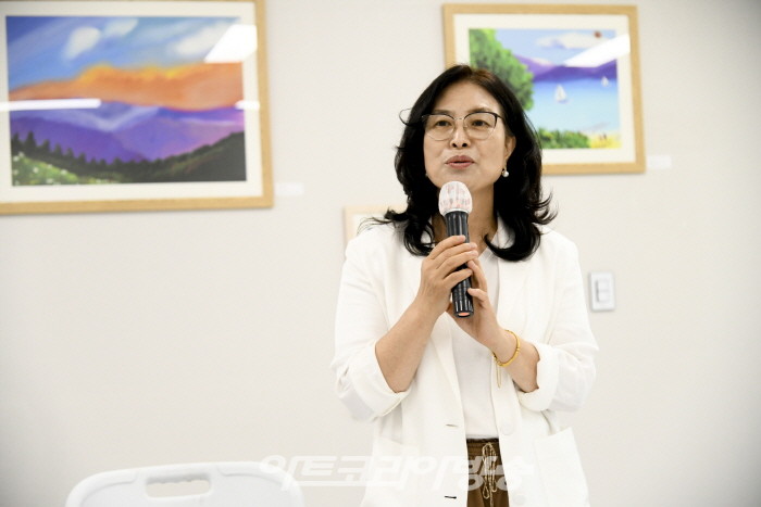 장귀순 모바일 화가 ‘바람의 향기’