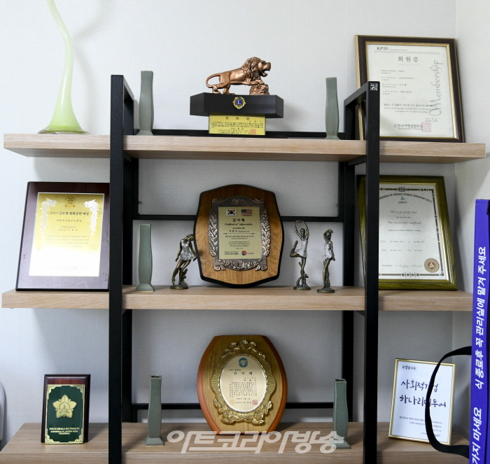 장귀순 모바일 화가 ‘바람의 향기’