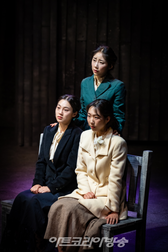 연극 '세자매' 공연 사진. 제공 극연구집단 시나위