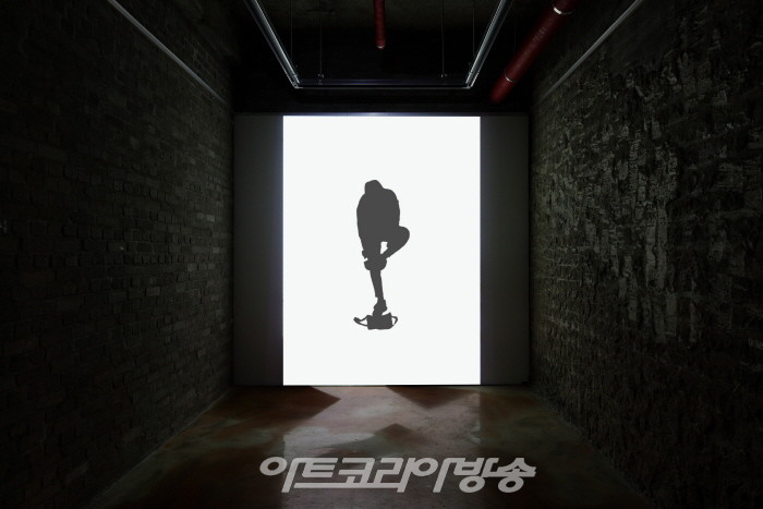 변금윤, 투명인간, 가변설치·영상, 2020-2023