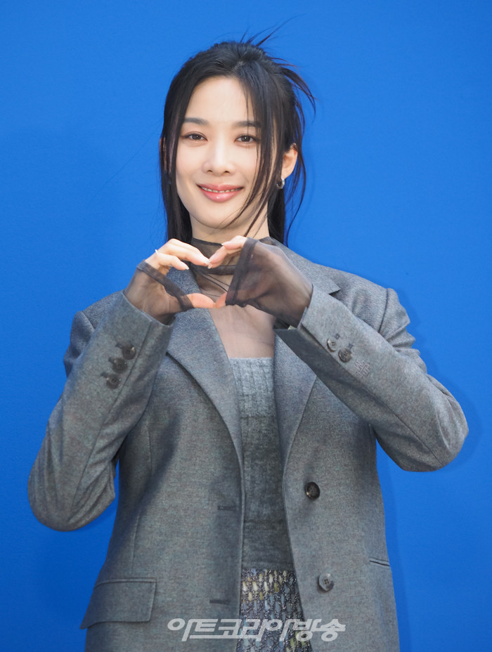 2023 FW '더 타임'(The TIME) 컬렉션 포토월 행사(이청아) 2023.07.06 사진 ⓒ아트코리아방송 이용선 기자