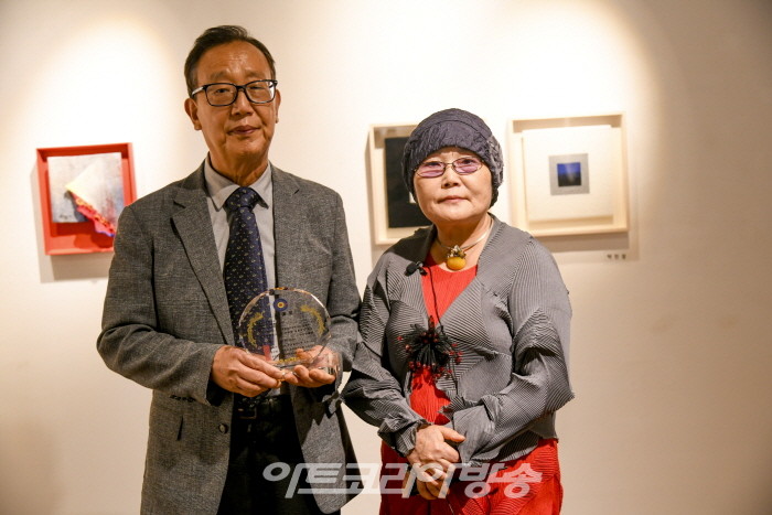 안덕춘 상임 자문위원 위촉패 증정