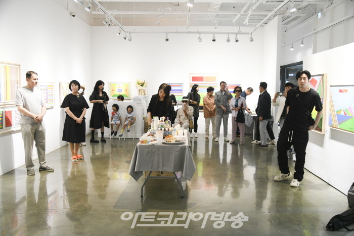 유영쾌 개인전 '빛의 길, 색의 언어로 통찰과 모색’