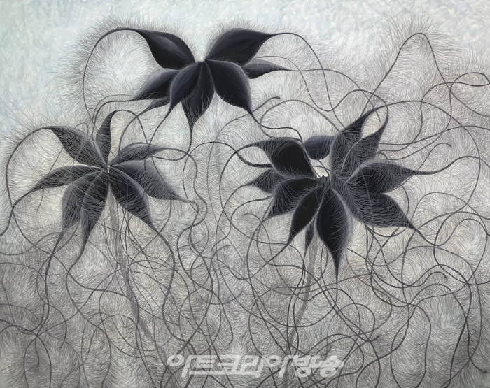 _부드럽고 뾰족한 것_ 2023, 순지에 채색, 색연필, 131 × 162.5 cm