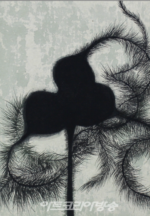 _부드럽고 뾰족한 것_ 2023, 장지에 분채, 25.8× 17.8 cm