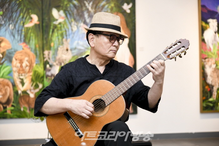 리정 개인전 ‘paradise’-박종화 (사)한국기타문화예술원장의 연주