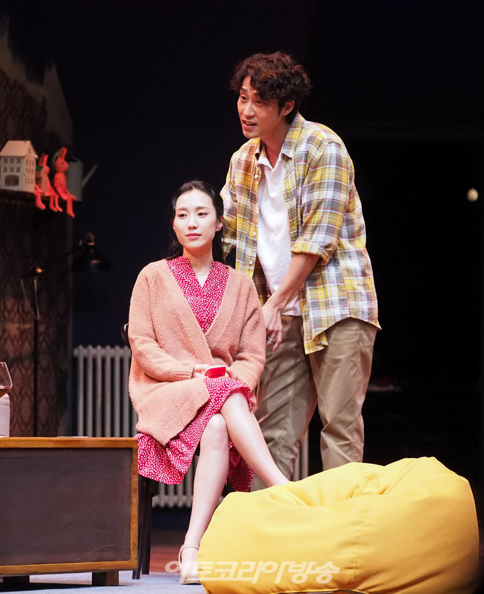 연극 '2시 22분 – A Ghost Story' 프레스콜(제니 역 박지연, 샘 역 김지철). 2023.07.25 사진 ⓒ아트코리아방송 이용선 기자