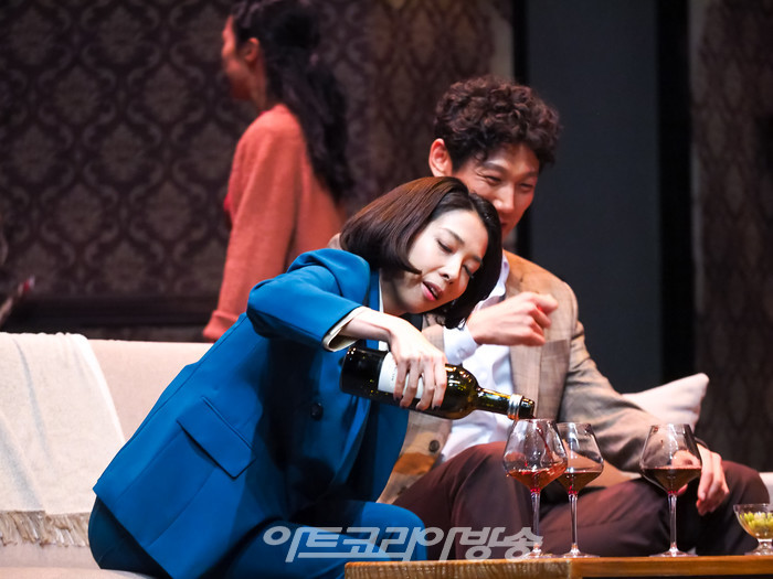 연극 '2시 22분 – A Ghost Story' 프레스콜(제니 역 박지연, 로렌 역 방진의, 벤 역 양승리). 2023.07.25 사진 ⓒ아트코리아방송 이용선 기자