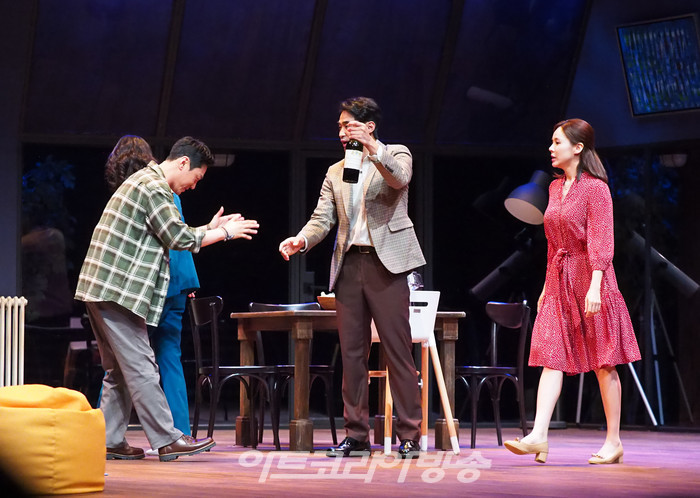 연극 '2시 22분 – A Ghost Story' 프레스콜(제니 역 아이비, 샘 역 최영준, 로렌 역 임강희, 벤 역 차용학). 2023.07.25 사진 ⓒ아트코리아방송 이용선 기자