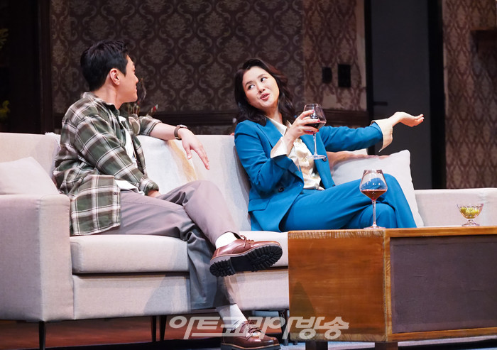 연극 '2시 22분 – A Ghost Story' 프레스콜(샘 역 최영준, 로렌 역 임강희). 2023.07.25 사진 ⓒ아트코리아방송 이용선 기자