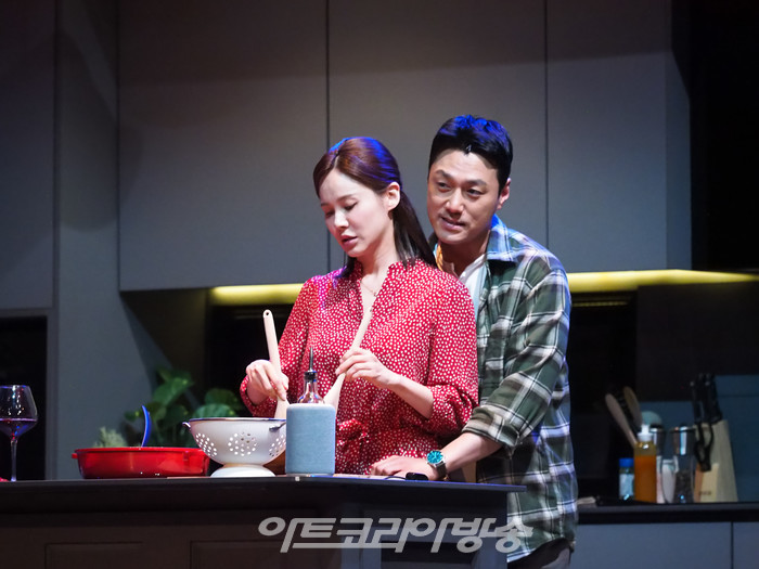 연극 '2시 22분 – A Ghost Story' 프레스콜(제니 역 아이비, 샘 역 최영준). 2023.07.25 사진 ⓒ아트코리아방송 이용선 기자