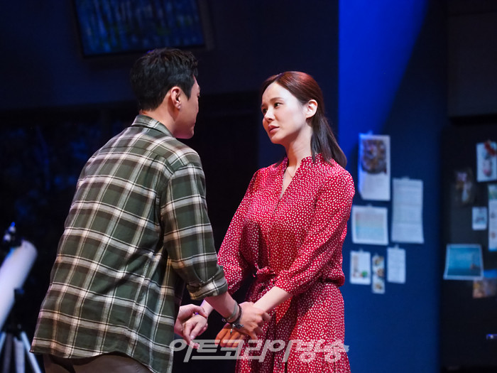 연극 '2시 22분 – A Ghost Story' 프레스콜(제니 역 아이비, 샘 역 최영준). 2023.07.25 사진 ⓒ아트코리아방송 이용선 기자