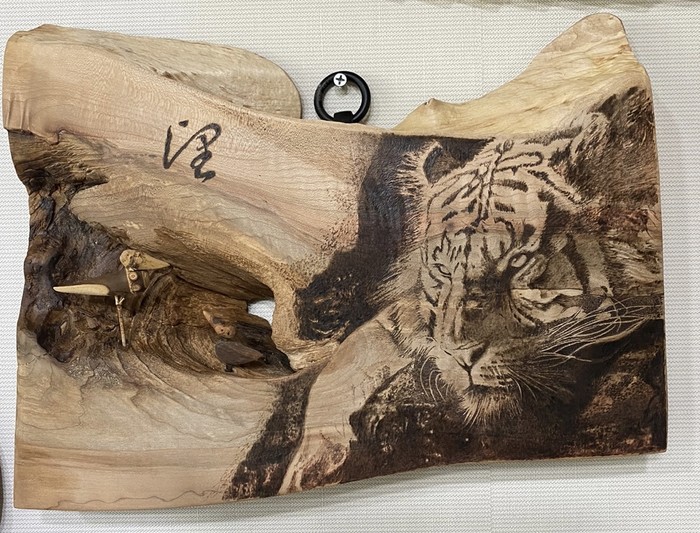 정동호 - 바라다 .수종:메이플,우드버닝 & 솟대 34x27x50