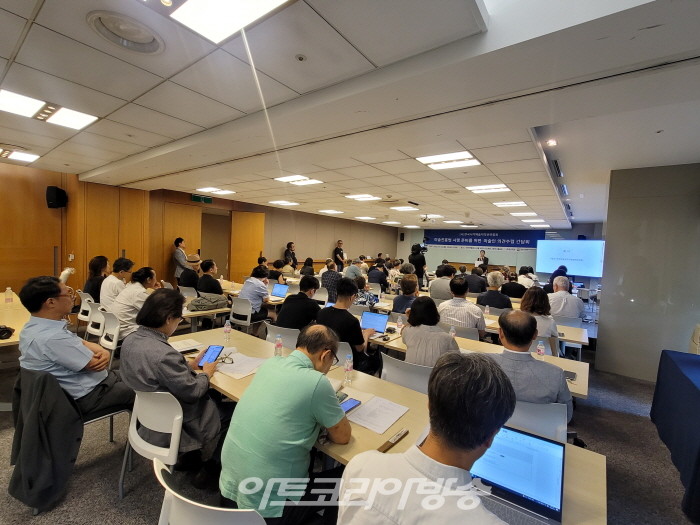 미술진흥법 시행 준비를 위한 미술인 의견수렴 간담회 ‘한국예총 이범헌 회장’