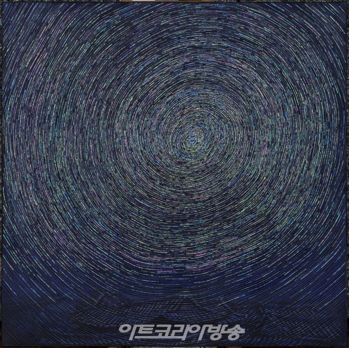 김덕용 mother of pearl, 100x100cm, Mixed media on wood, 2023