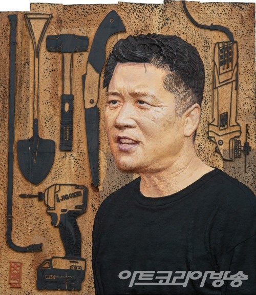 신문식 作 전샘_600x670cm_나무판 위에 한지부조_2022