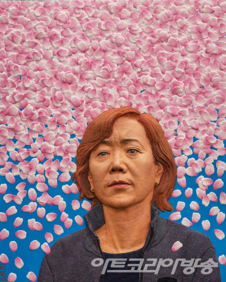 신문식 作 동생_72.7x90.9cm_캔버스 위에 한지부조_2023