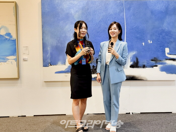 손비야 갤러리몸 대표와 박선아 아트캐스터