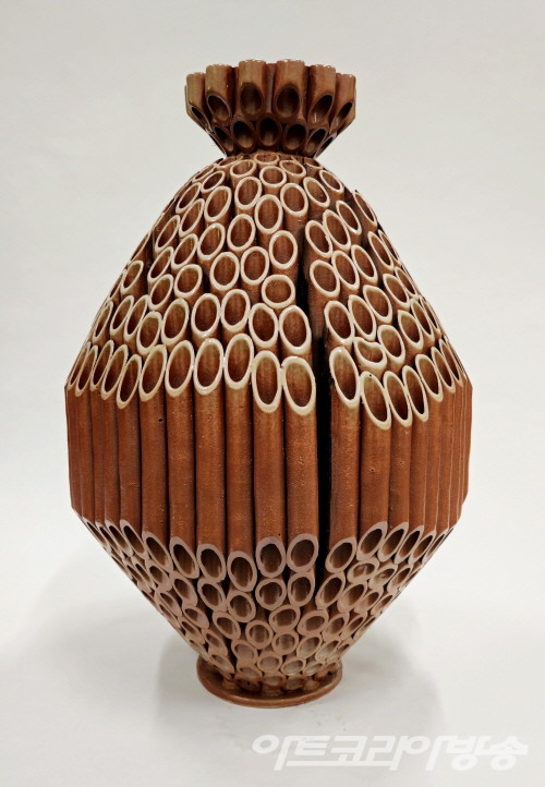 조용규 作_항아리 III_520x520x700mm_청자토_2023